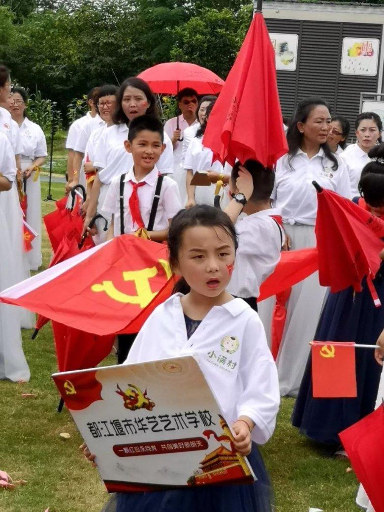 企业代表、网络达人走进成都青羊，感受现代都市工业的“航空基因”